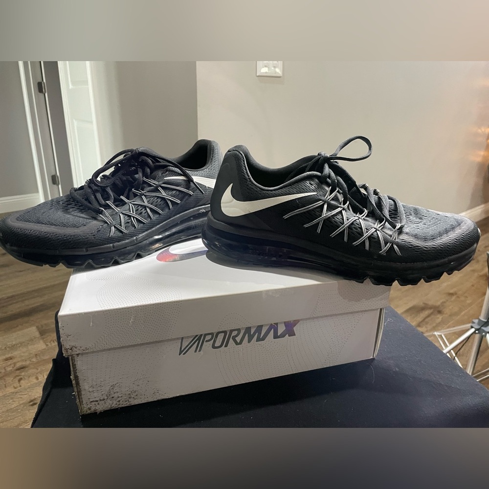 Men’s Nike AirMax size 11